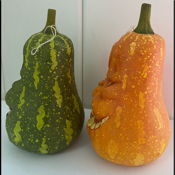 Vintage Halloween Gourd Jack-O-Lantern
Anthropomorphic squash ornament figurine - Picture 7 of 9